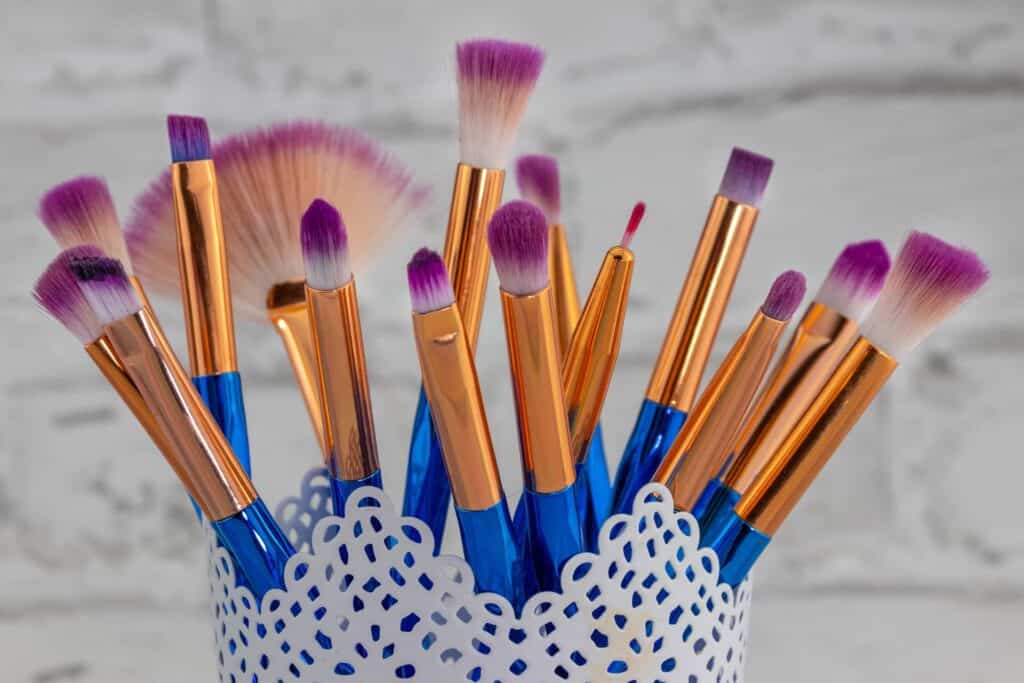 trucco occhi marroni