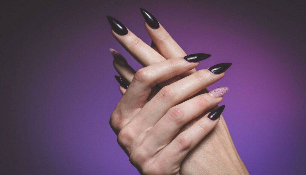 Manicure nera